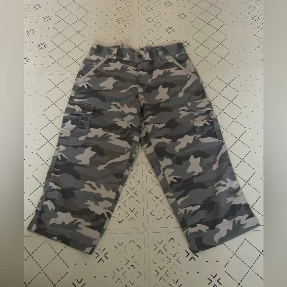 Carhartt Size 4 Relaxed Fit Camo Cargo 100% Cotton Cropped Pants - Picture 1 of 7